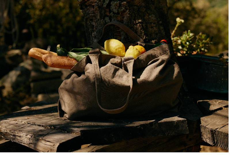 Market tote with lemons